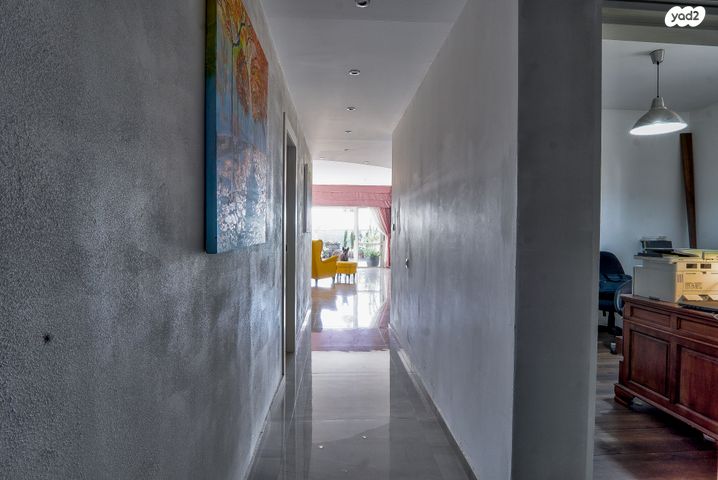 גג/ פנטהאוז, צור יצחק