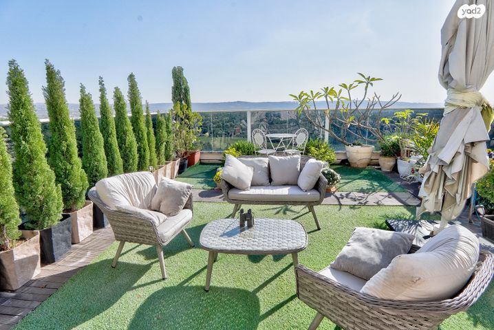 גג/ פנטהאוז, צור יצחק