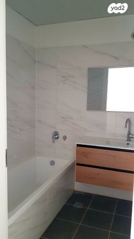 דירה, אמנון ליפקין שחק, נוף הטיילת, נתניה