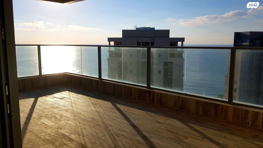 דירה, אמנון ליפקין שחק, נוף הטיילת, נתניה