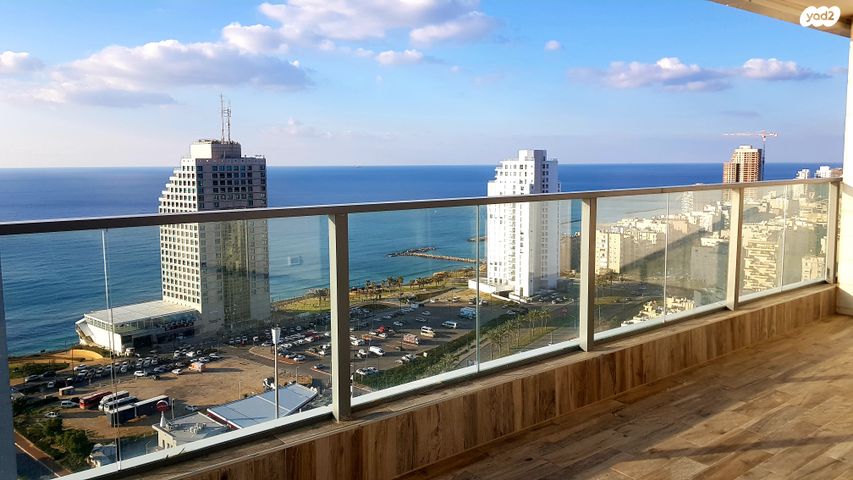 דירה, אמנון ליפקין שחק, נוף הטיילת, נתניה