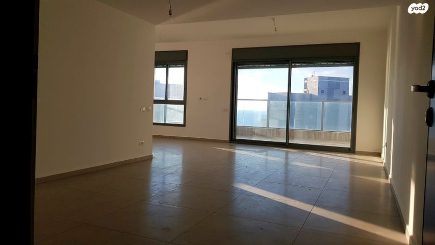 דירה, אמנון ליפקין שחק, נוף הטיילת, נתניה