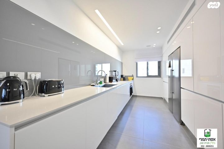 דירה, דוד זהבי, הזמר העברי, כפר סבא