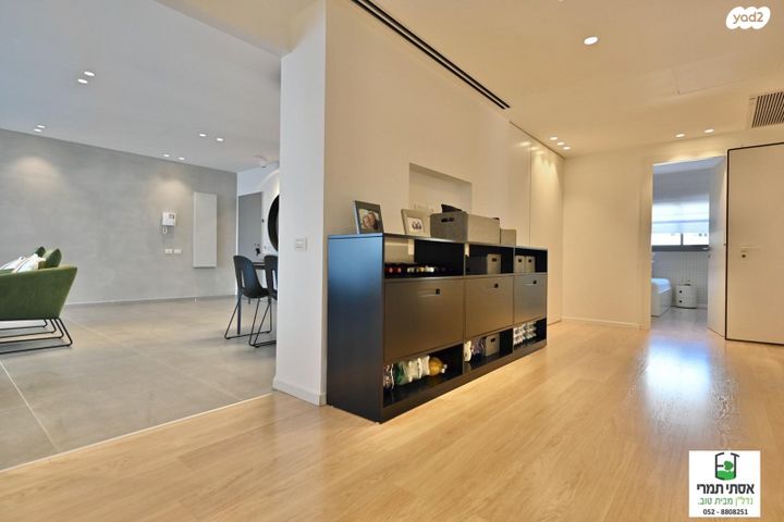 דירה, דוד זהבי, הזמר העברי, כפר סבא