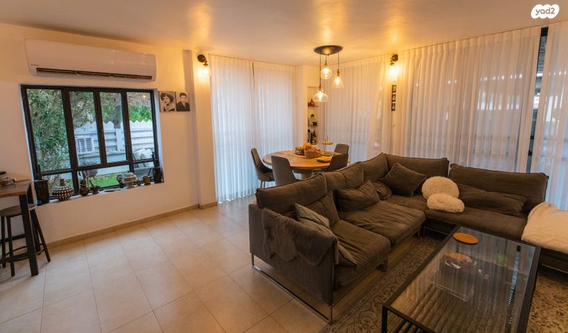 דו משפחתי, הגליל 13, רובע ג', אריאל