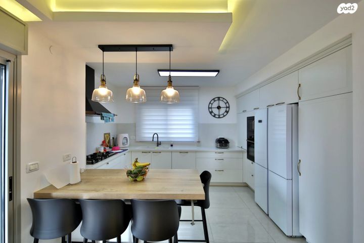 דירה, יוסי בנאי, משכנות האומנים, קרית מוצקין