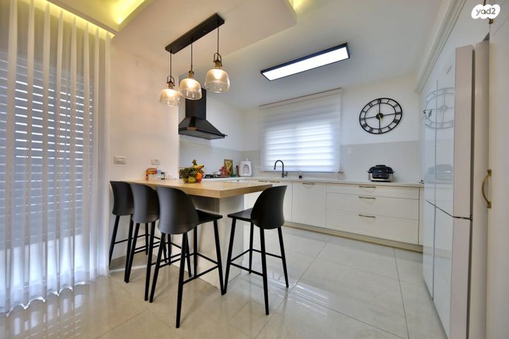 דירה, יוסי בנאי, משכנות האומנים, קרית מוצקין