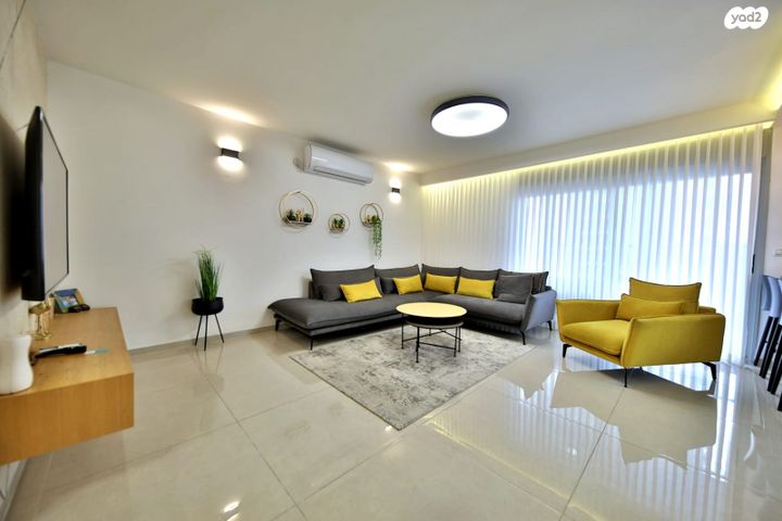 דירה, יוסי בנאי, משכנות האומנים, קרית מוצקין