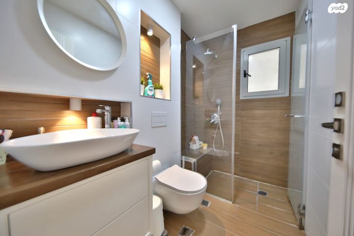 דירה, יוסי בנאי, משכנות האומנים, קרית מוצקין