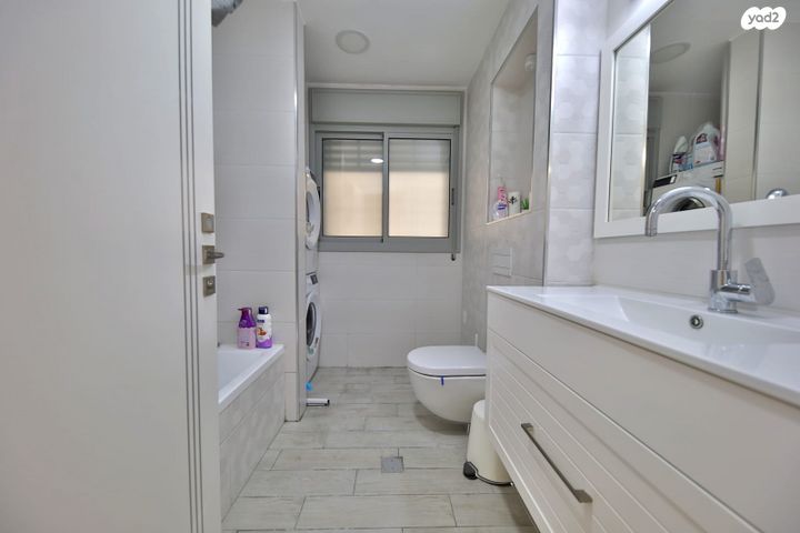 דירה, יוסי בנאי, משכנות האומנים, קרית מוצקין