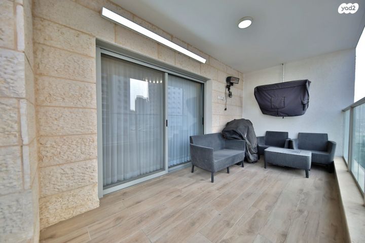 דירה, יוסי בנאי, משכנות האומנים, קרית מוצקין