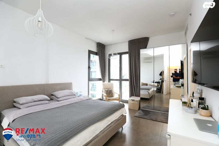 דירה, אריק איינשטיין, הרצליה ב', הרצליה