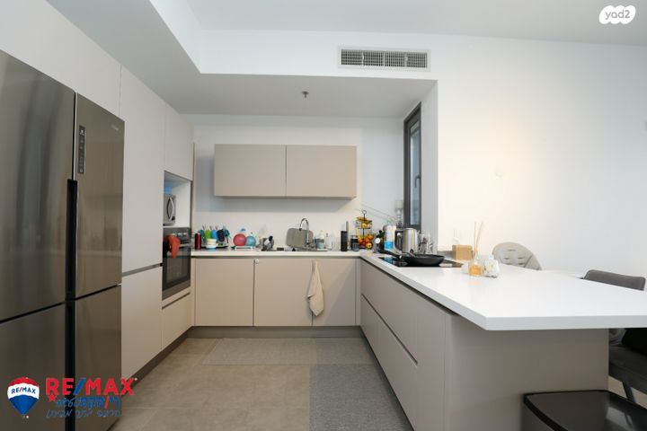 דירה, אריק איינשטיין, הרצליה ב', הרצליה