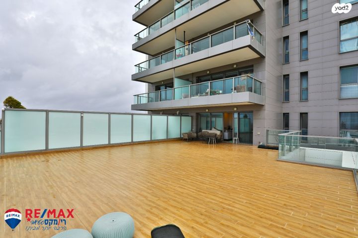 דירה, אריק איינשטיין, הרצליה ב', הרצליה