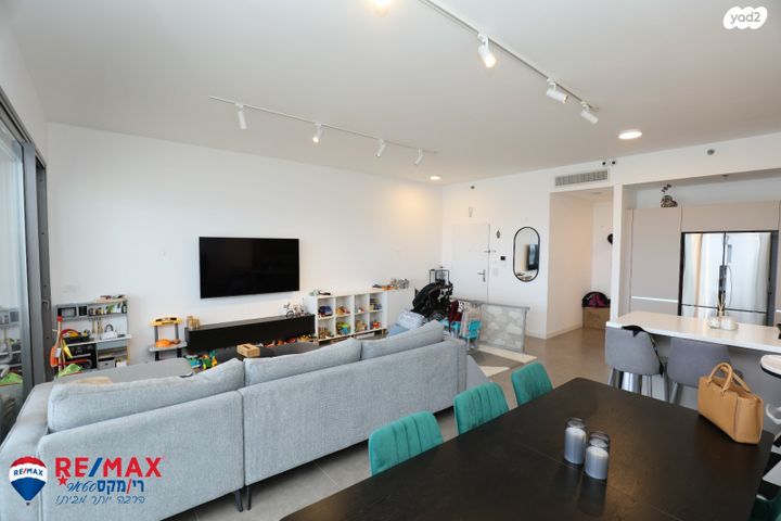 דירה, אריק איינשטיין, הרצליה ב', הרצליה