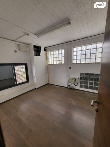 חנויות/ שטח מסחרי, הרדוף הנחלים, גבע בנימין, אדם - גבע בנימין