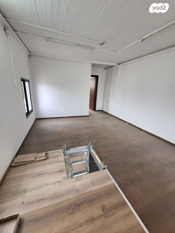 חנויות/ שטח מסחרי, הרדוף הנחלים, גבע בנימין, אדם - גבע בנימין