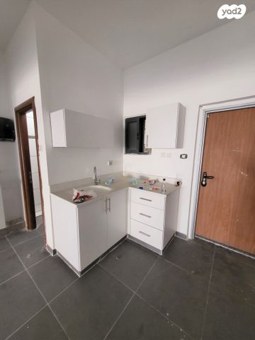 חנויות/ שטח מסחרי, הרדוף הנחלים, גבע בנימין, אדם - גבע בנימין