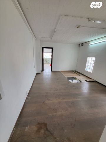 חנויות/ שטח מסחרי, הרדוף הנחלים, גבע בנימין, אדם - גבע בנימין