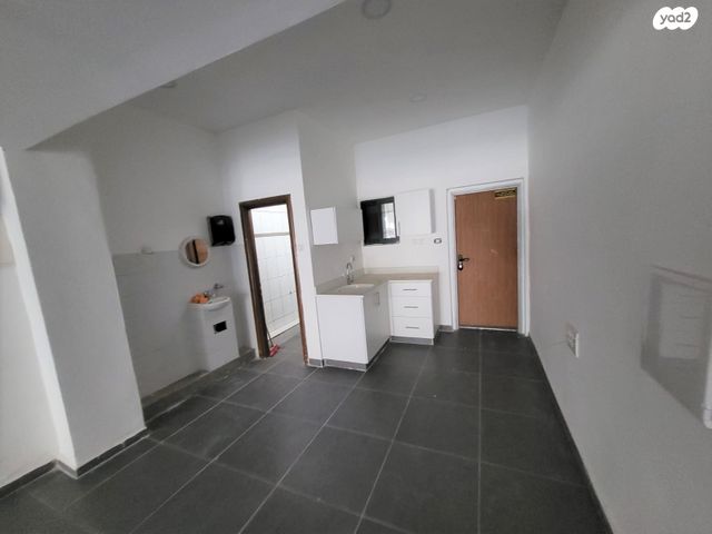 חנויות/ שטח מסחרי, הרדוף הנחלים, גבע בנימין, אדם - גבע בנימין