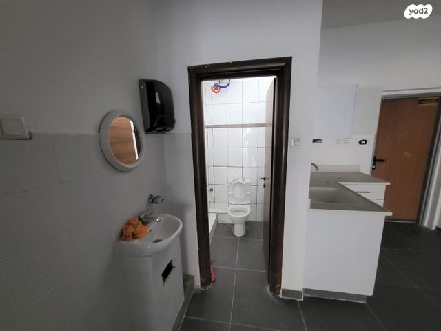 חנויות/ שטח מסחרי, הרדוף הנחלים, גבע בנימין, אדם - גבע בנימין