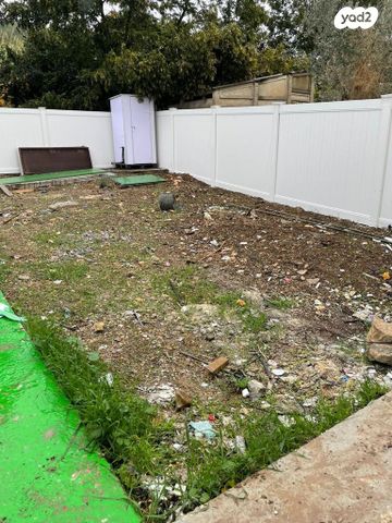 חנויות/ שטח מסחרי, המייסדים, חוסן