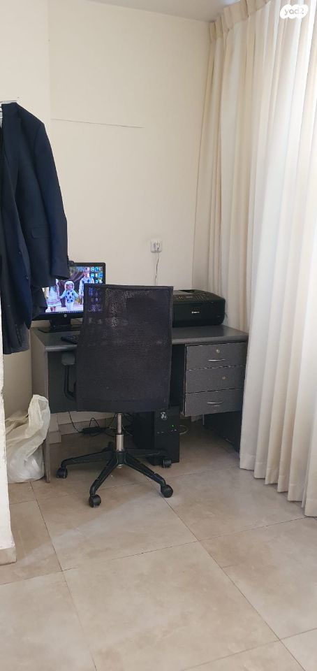 דירה, רמב"ם, ראשון לציון