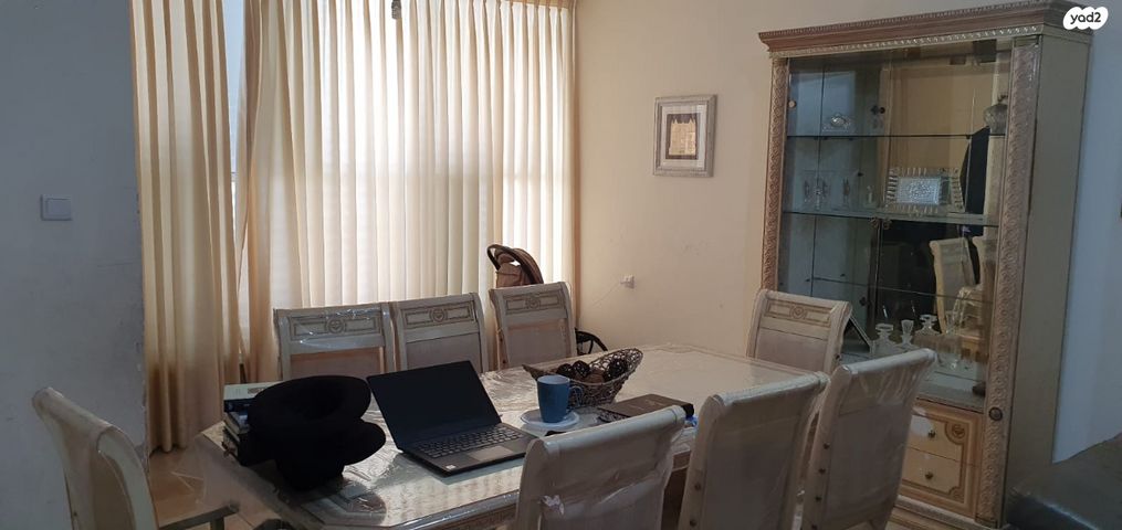 דירה, רמב"ם, ראשון לציון