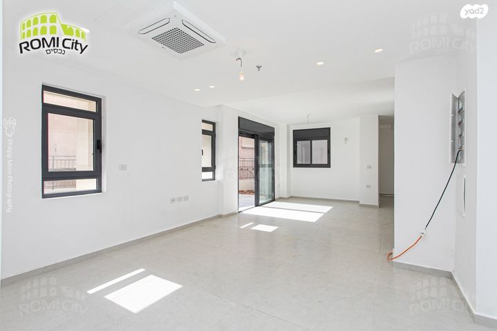 דירת גן, רות, חיפה