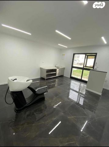 חנויות/ שטח מסחרי, חוסן, חוסן