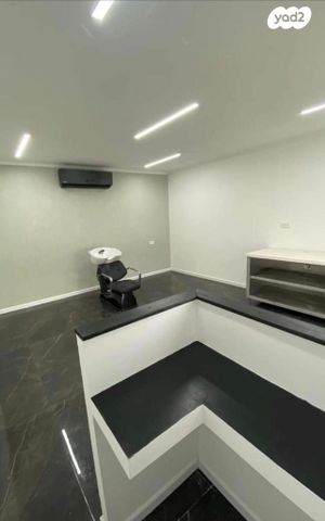 חנויות/ שטח מסחרי, המייסדים 1, חוסן, חוסן