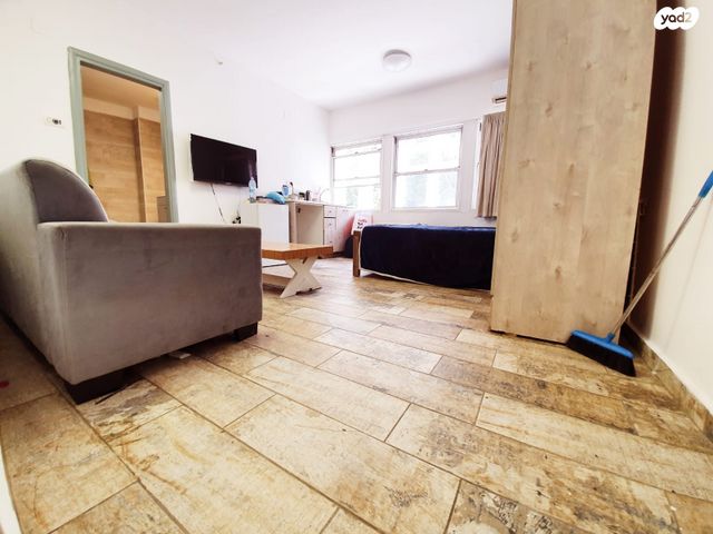 מקווה ישראל 25