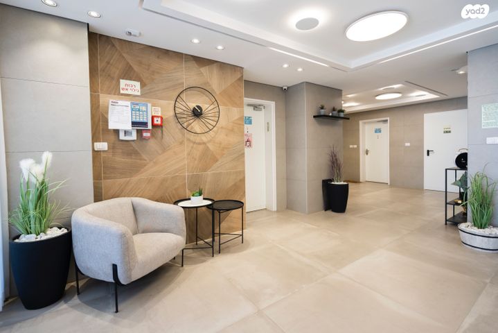 דירה, רקפת 20, הפרחים, חריש