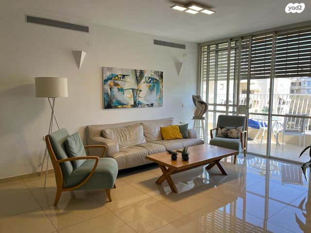 גג/ פנטהאוז, יעקב פנחסי 10, עין גנים, פתח תקווה