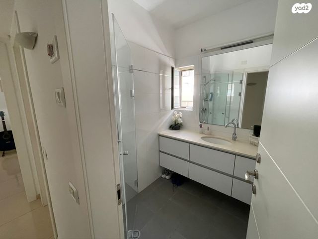 גג/ פנטהאוז, יעקב פנחסי 10, עין גנים, פתח תקווה