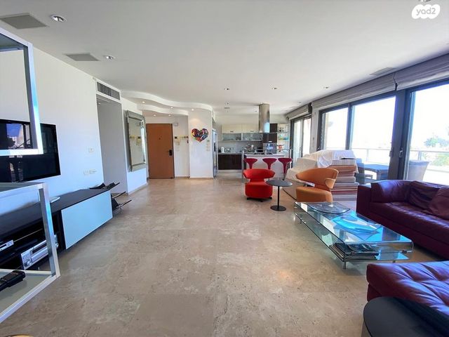 גג/ פנטהאוז, איינשטיין, הרצליה פיתוח, הרצליה