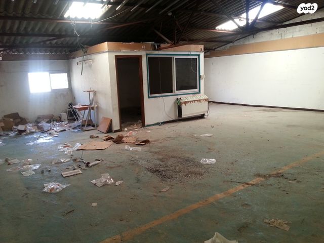 מבני תעשיה, ברקן