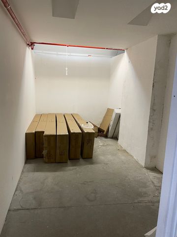 מחסנים, בן יהודה 32, לב תל אביב, לב העיר צפון, תל אביב יפו