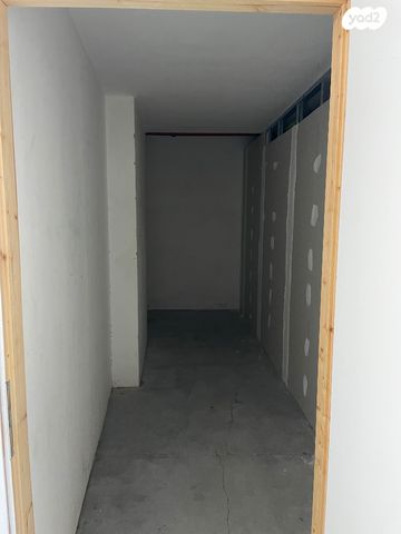 מחסנים, בן יהודה 32, לב תל אביב, לב העיר צפון, תל אביב יפו