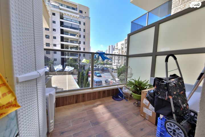 דירה, עוזי חיטמן, משכנות האומנים, קרית מוצקין