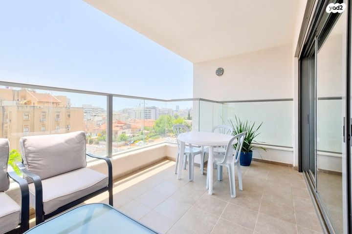 דירה, שדרות הרב לוין, גני מרום, רמת גן