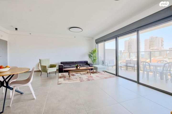 דירה, שדרות הרב לוין, גני מרום, רמת גן