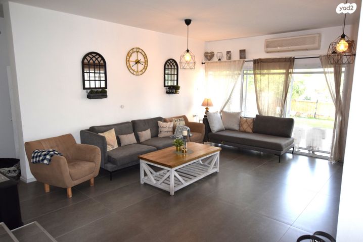 דו משפחתי, אורנית