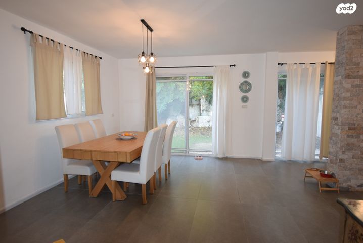 דו משפחתי, אורנית