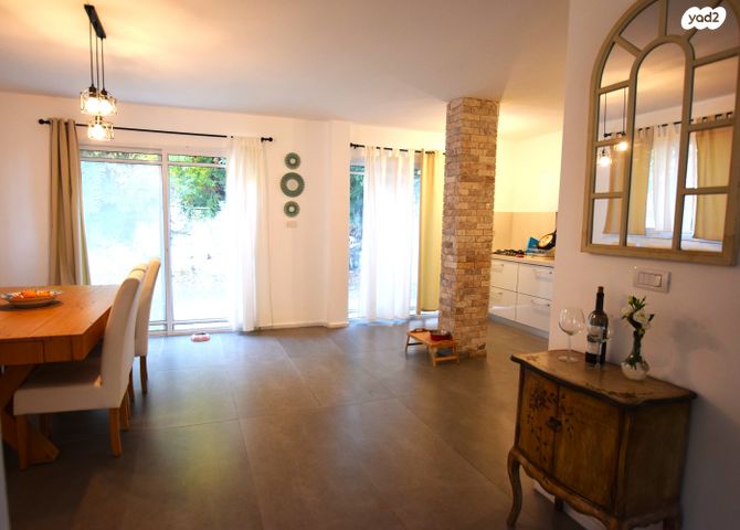 דו משפחתי, אורנית