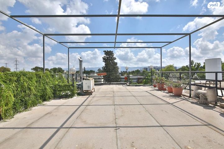 טריפלקס, המעפיל, קרית ביאליק