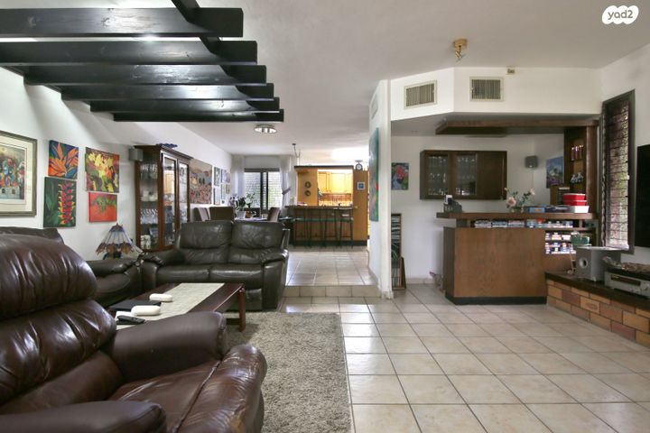 טריפלקס, המעפיל, קרית ביאליק