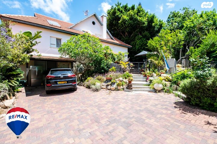 דו משפחתי, הסוכה, נווה הברון, זכרון יעקב