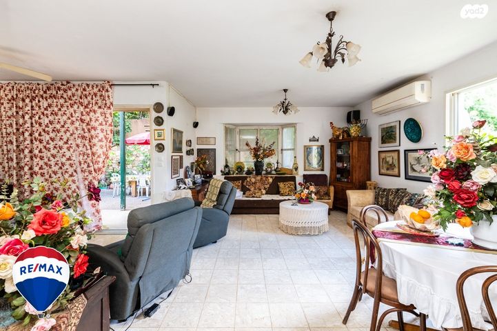 דו משפחתי, הסוכה, נווה הברון, זכרון יעקב