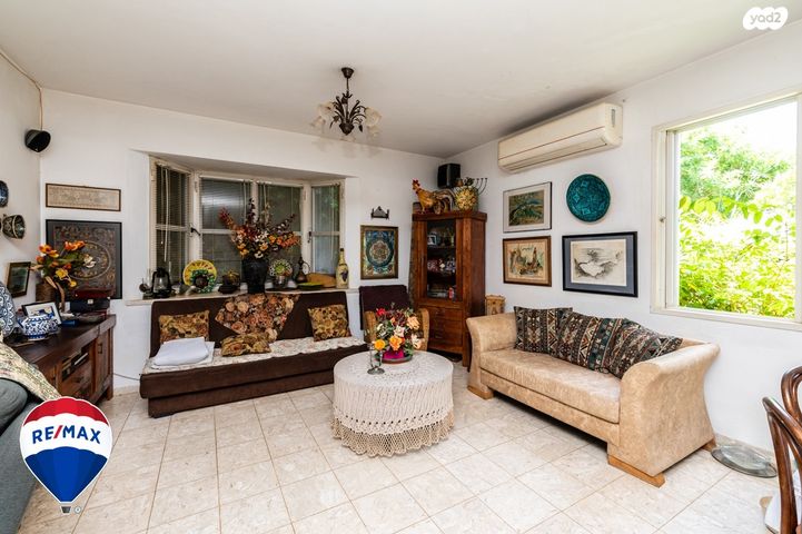 דו משפחתי, הסוכה, נווה הברון, זכרון יעקב